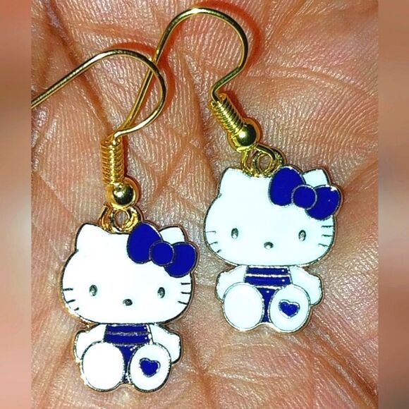 Whimsical character kitty dangle earrings for girls and women - Picture 1 of 7